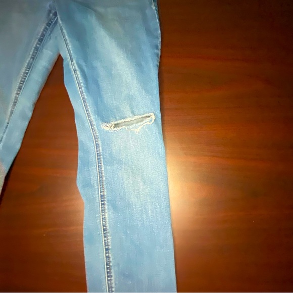 Women’s distressed dydndm and Kate jeans - Picture 2 of 11